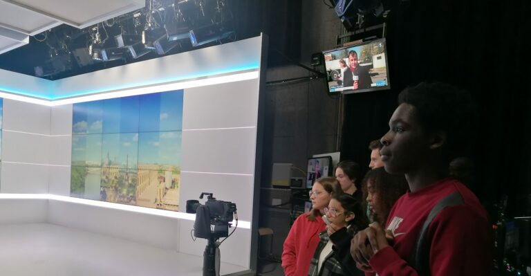 Lire la suite à propos de l’article Spécial semaine de la presse : La classe MEDIA passe la journée à France Télévisions