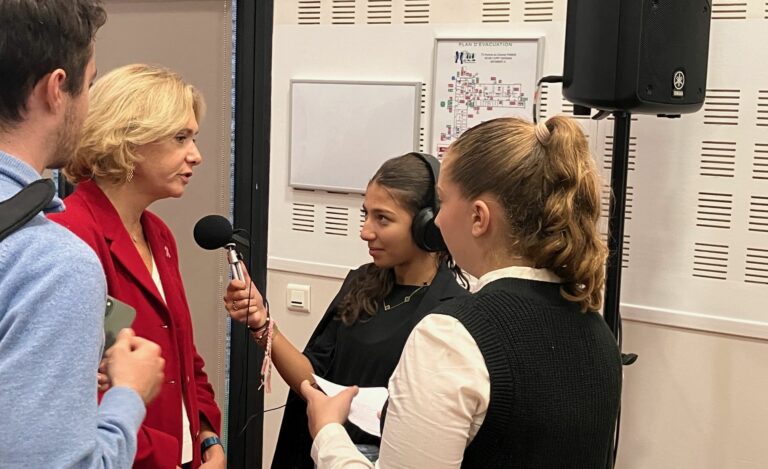 Lire la suite à propos de l’article Reportage de la classe média lors de l’inauguration du lycée !