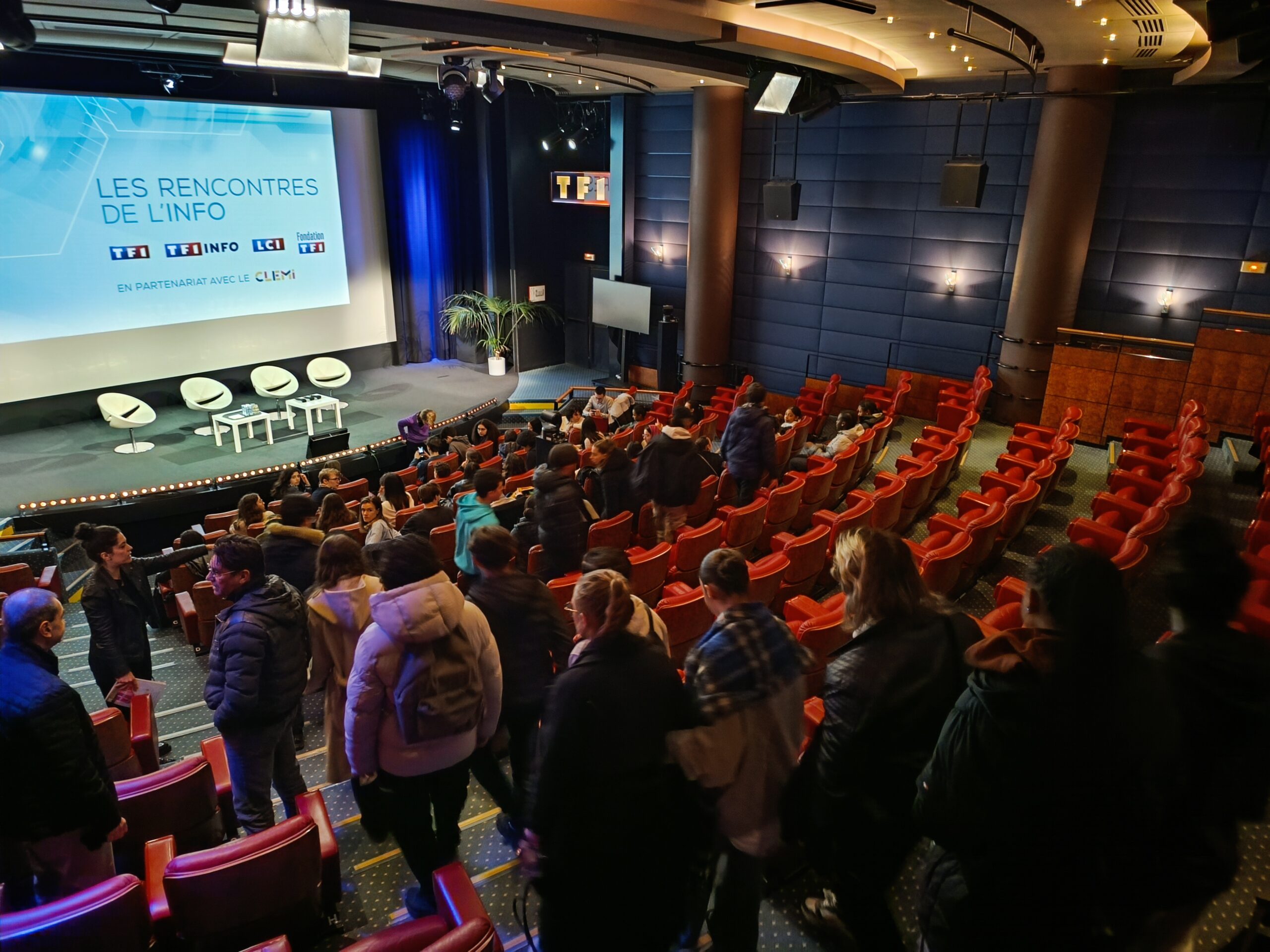 Lire la suite à propos de l’article La classe média rencontre des grands reporters au siège de TF1