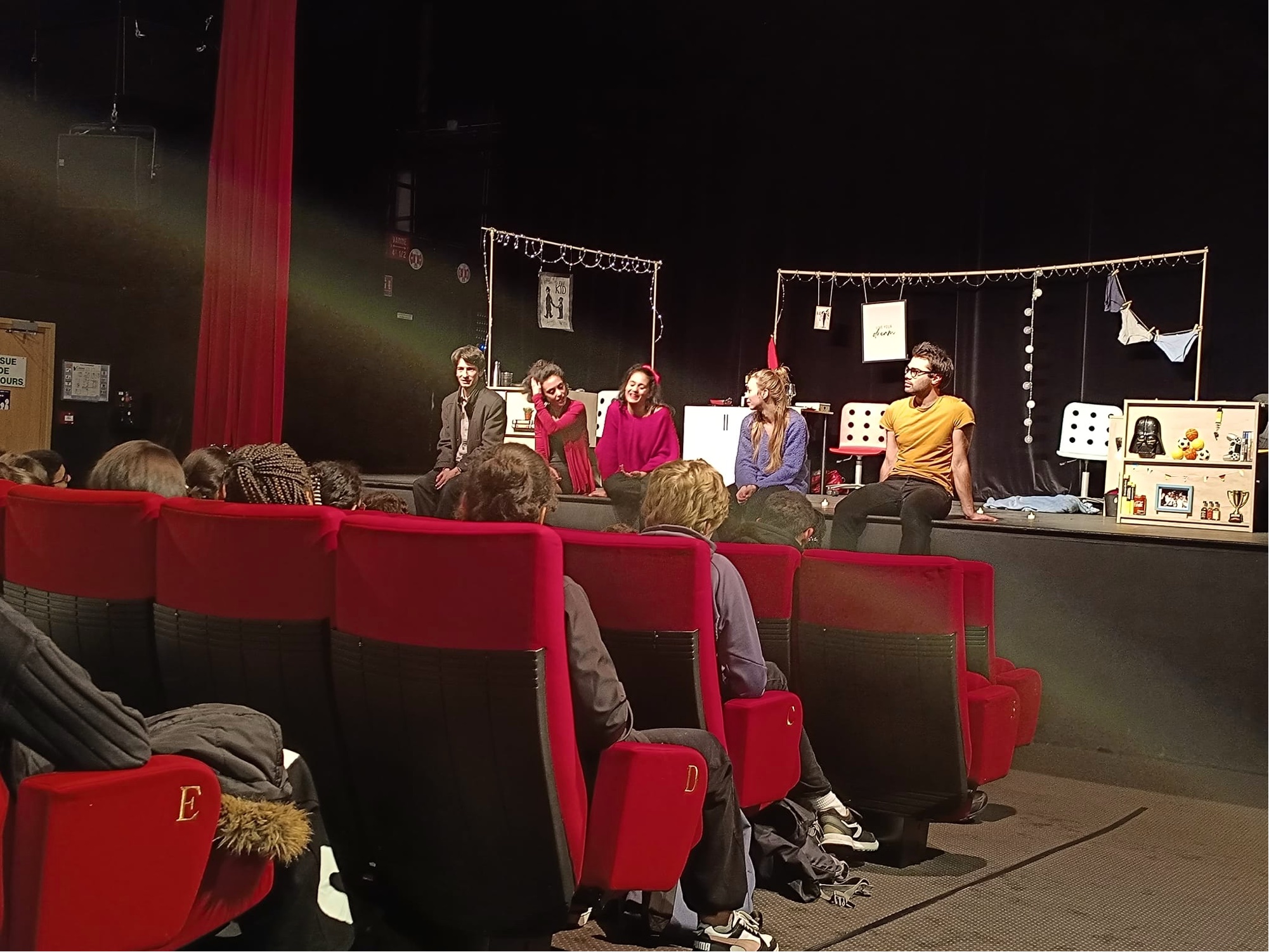 You are currently viewing Spectacle de théâtre Dénis douillets, dans le cadre de la journée contre les violences faites aux femmes et atelier de théâtre-forum.