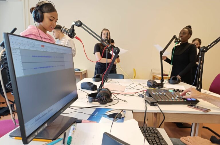 Lire la suite à propos de l’article La classe média réalise son dernier journal radio de l’année