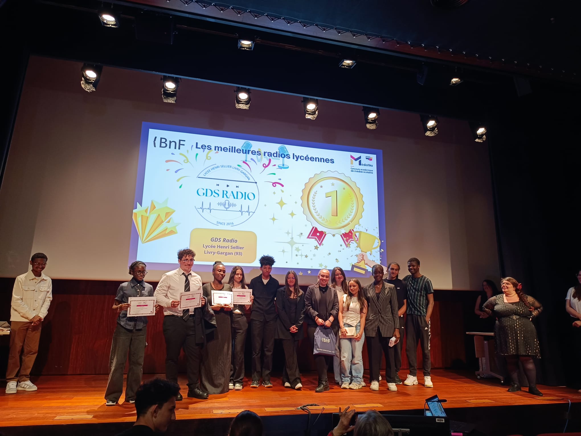 Lire la suite à propos de l’article 1er prix académique pour la radio du lycée !!