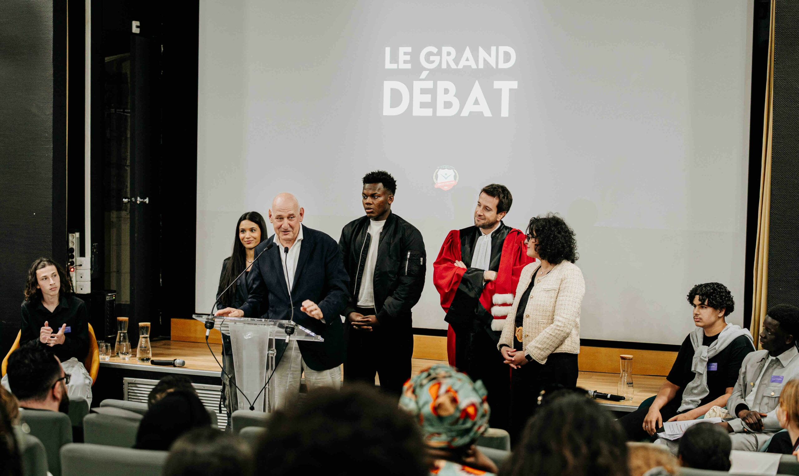 You are currently viewing Concours d’éloquence : nos élèves sur la scène de La Défense !