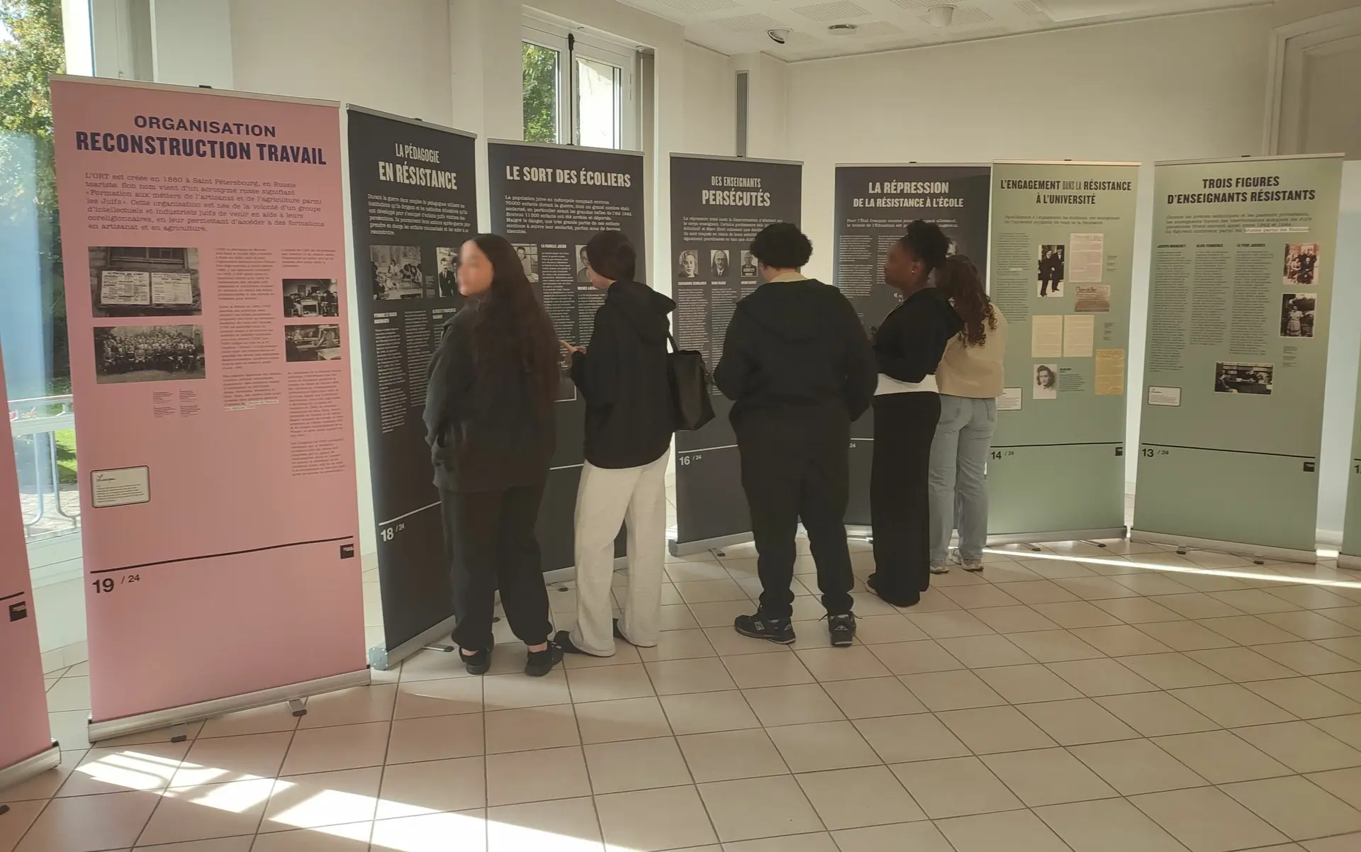 Lire la suite à propos de l’article Visite de l’exposition sur la Résistance livryenne