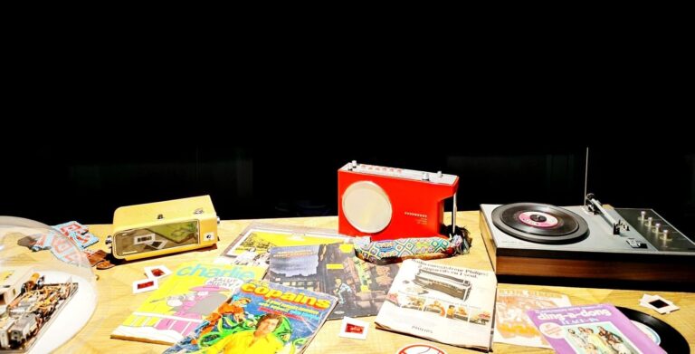 Lire la suite à propos de l’article La radio des années 1960 à aujourd’hui – l’émission de la classe Média