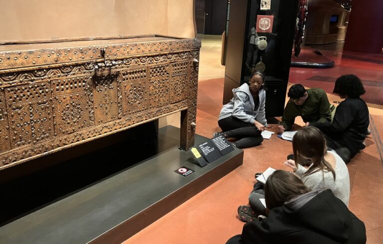 Lire la suite à propos de l’article La classe ethnologie fait parler les objets du musée du Quai Branly