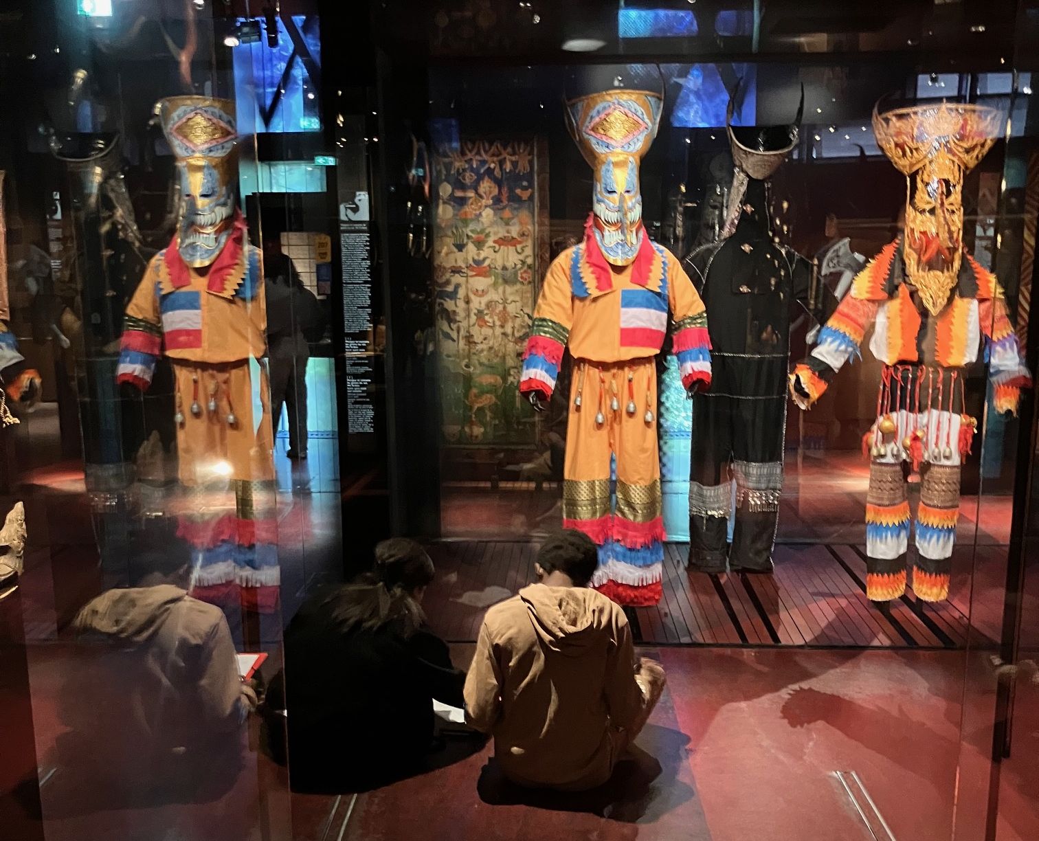 You are currently viewing Nos apprentis ethnologues passent une journée au musée du Quai Branly